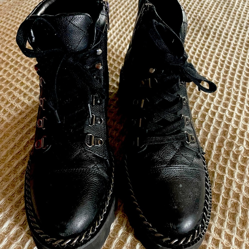 Vince Camuto Maissa Quilted Combat Lace Up Lug Sole Moto Chic Ankle Boot Black